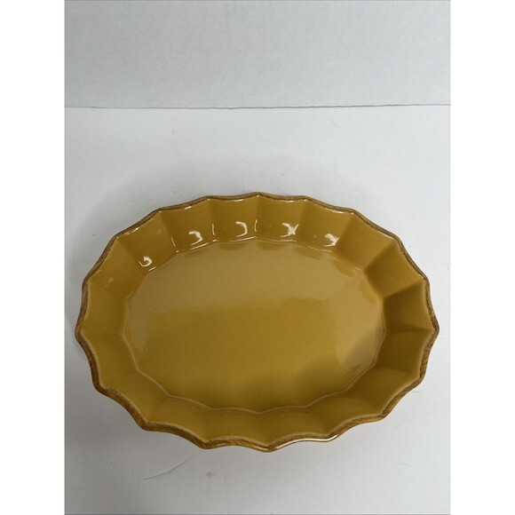 Gold Cerutil Stoneware casserole dish Scalloped edge from Portugal 12"L x 8.5"W - Picture 2 of 6